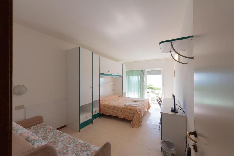 Hotel Ambra Lignano Sabbiadoro Bagian luar foto