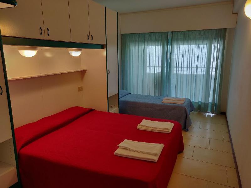 Hotel Ambra Lignano Sabbiadoro Bagian luar foto