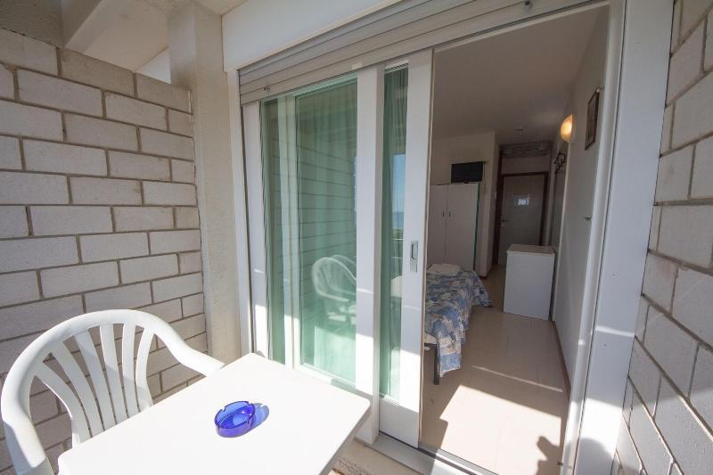 Hotel Ambra Lignano Sabbiadoro Bagian luar foto