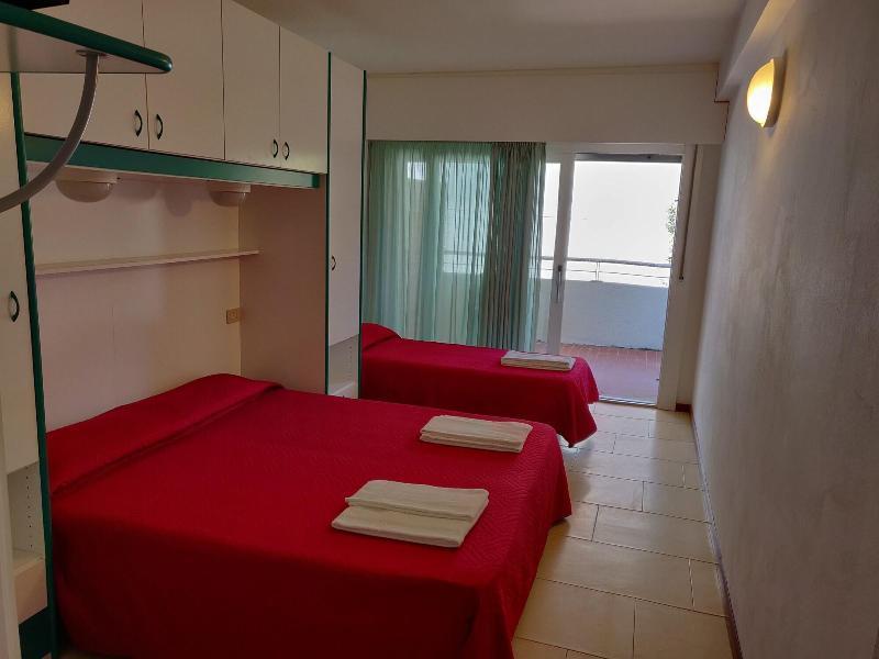 Hotel Ambra Lignano Sabbiadoro Bagian luar foto