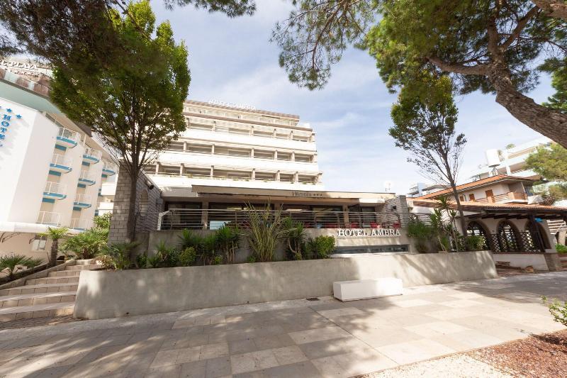 Hotel Ambra Lignano Sabbiadoro Bagian luar foto