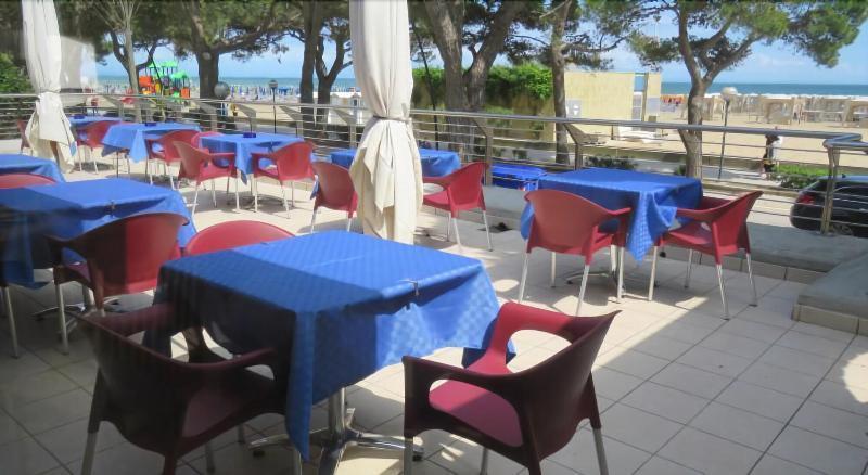 Hotel Ambra Lignano Sabbiadoro Bagian luar foto