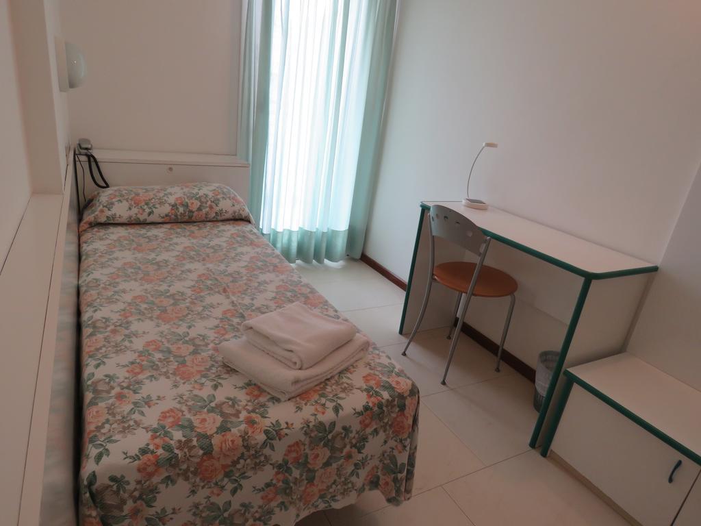Hotel Ambra Lignano Sabbiadoro Bagian luar foto