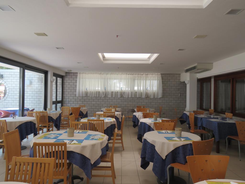 Hotel Ambra Lignano Sabbiadoro Bagian luar foto