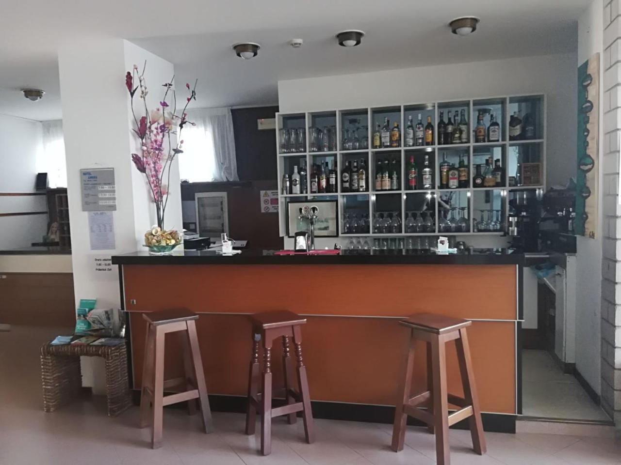 Hotel Ambra Lignano Sabbiadoro Bagian luar foto