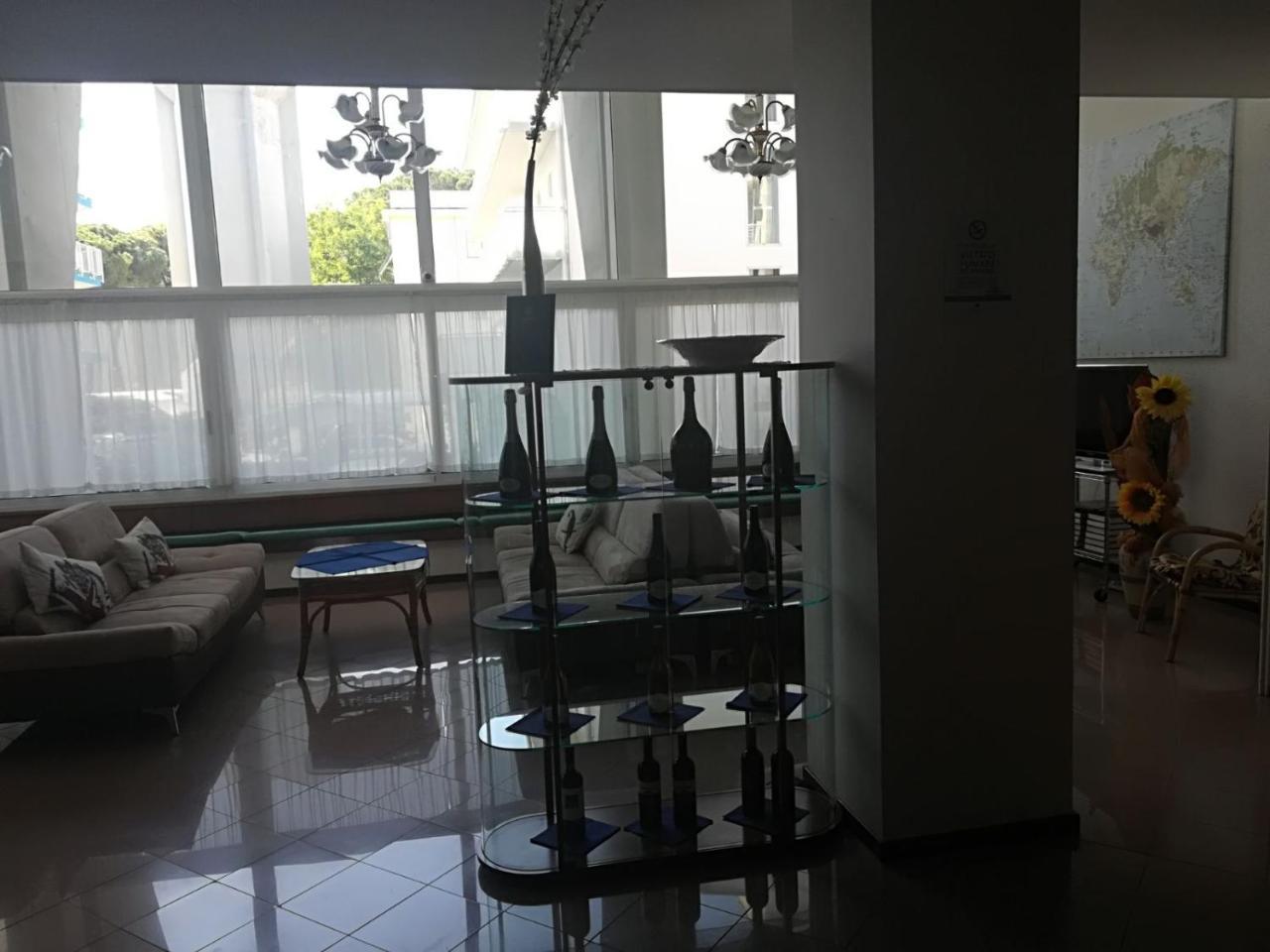 Hotel Ambra Lignano Sabbiadoro Bagian luar foto