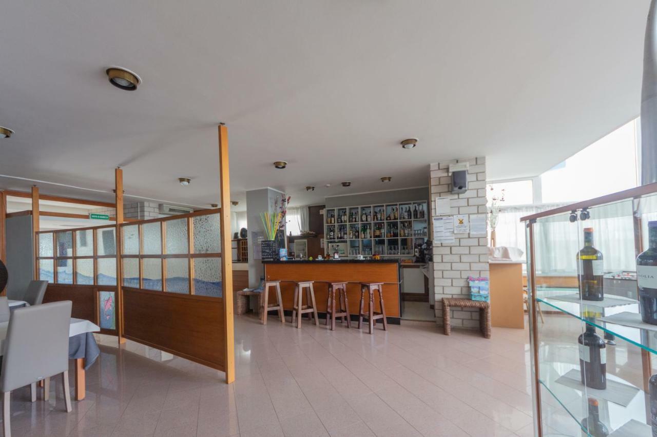 Hotel Ambra Lignano Sabbiadoro Bagian luar foto