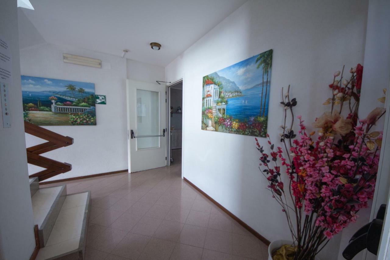 Hotel Ambra Lignano Sabbiadoro Bagian luar foto