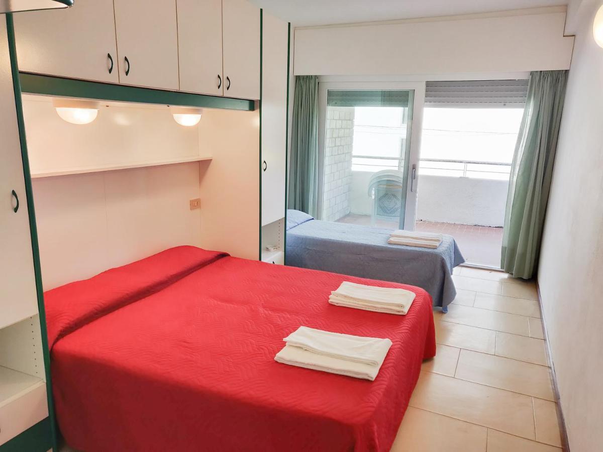 Hotel Ambra Lignano Sabbiadoro Bagian luar foto